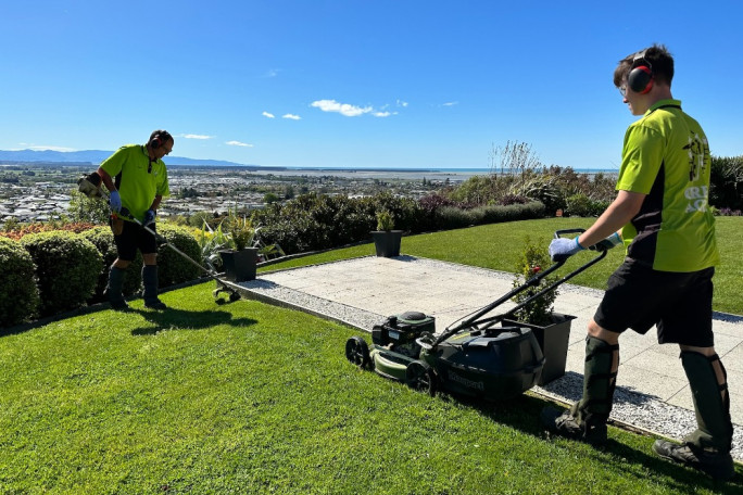 Lawn and Garden Services Franchise for Sale North Shore Auckland 